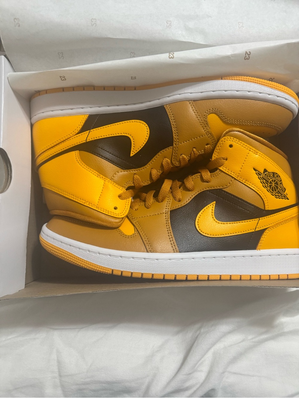 Air Jordan 1 Mid Women 10.5 NIB NEW